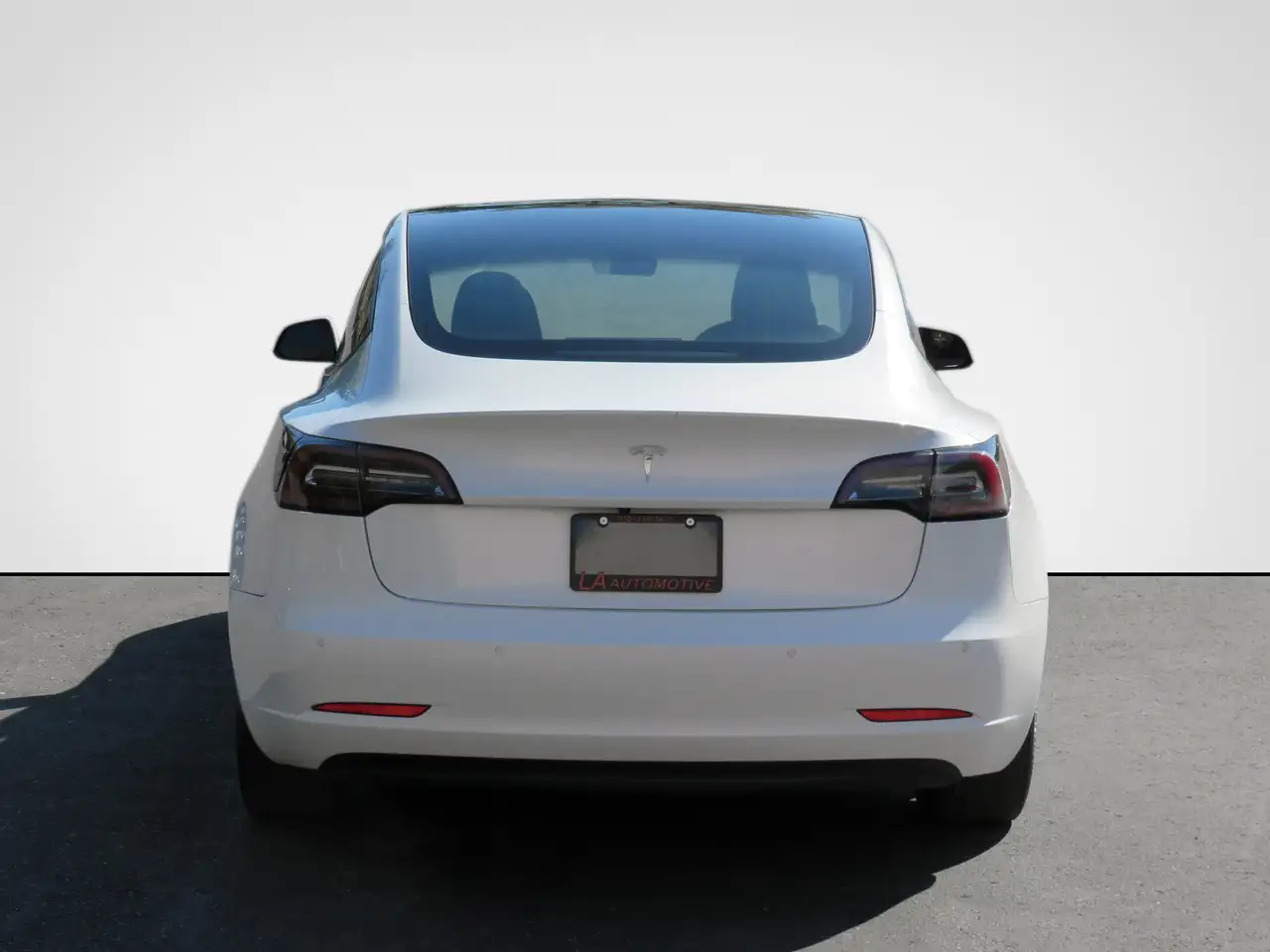 Tesla Model 3 снимка Tesla Model 3