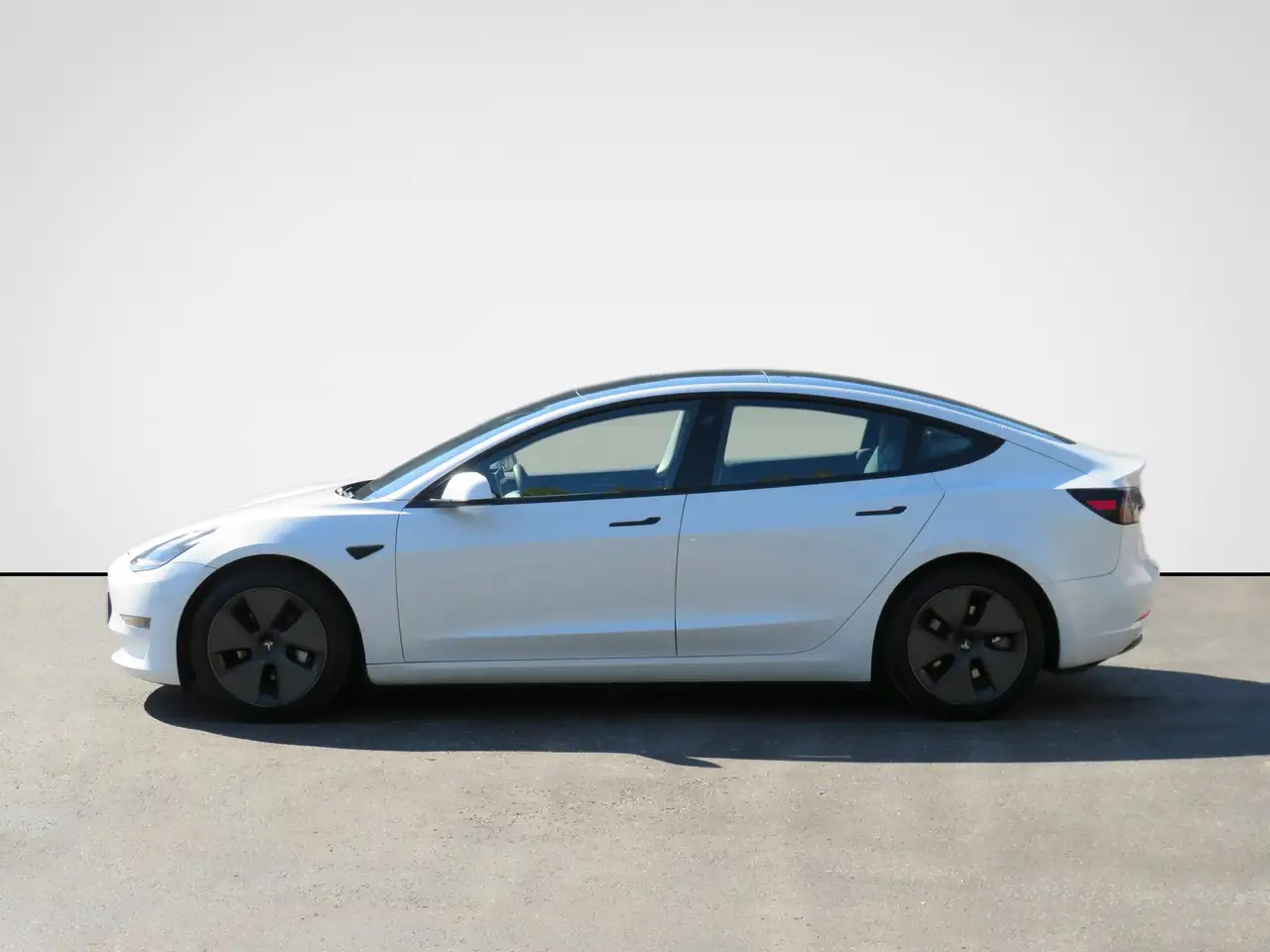 Tesla Model 3 снимка Tesla Model 3
