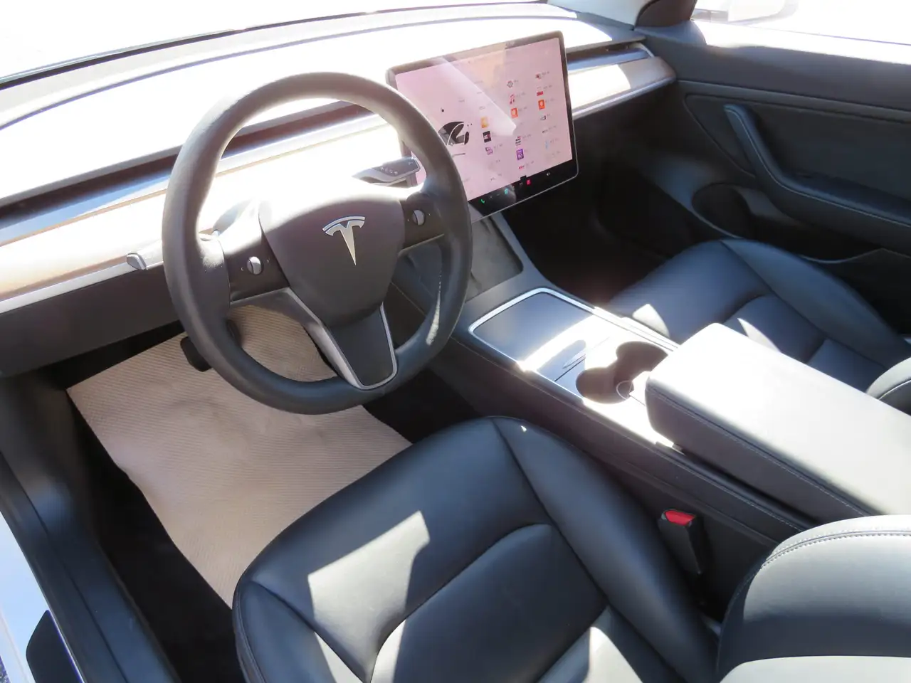 Tesla Model 3 снимка Tesla Model 3