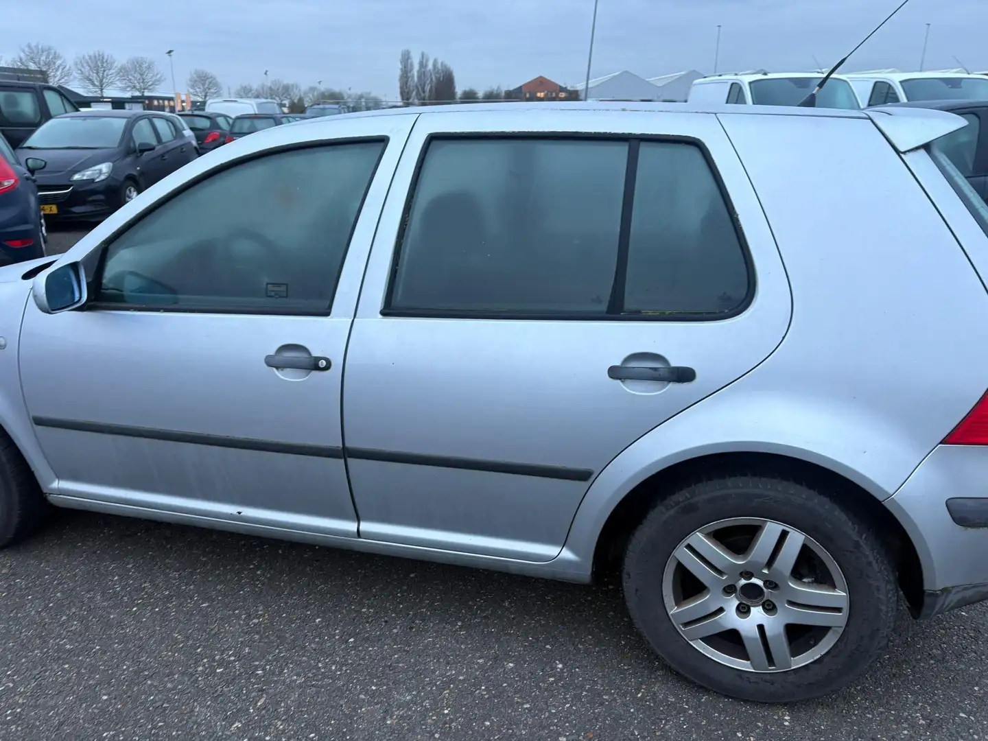 Volkswagen Golf 1.6-16V Trendline Grijs - 2