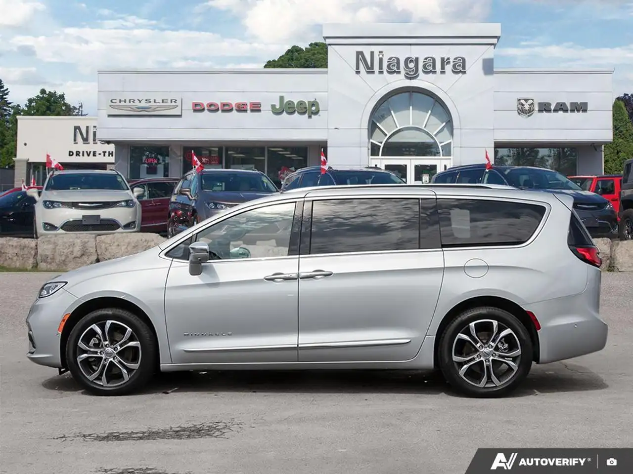 Chrysler Pacifica снимка Chrysler Pacifica
