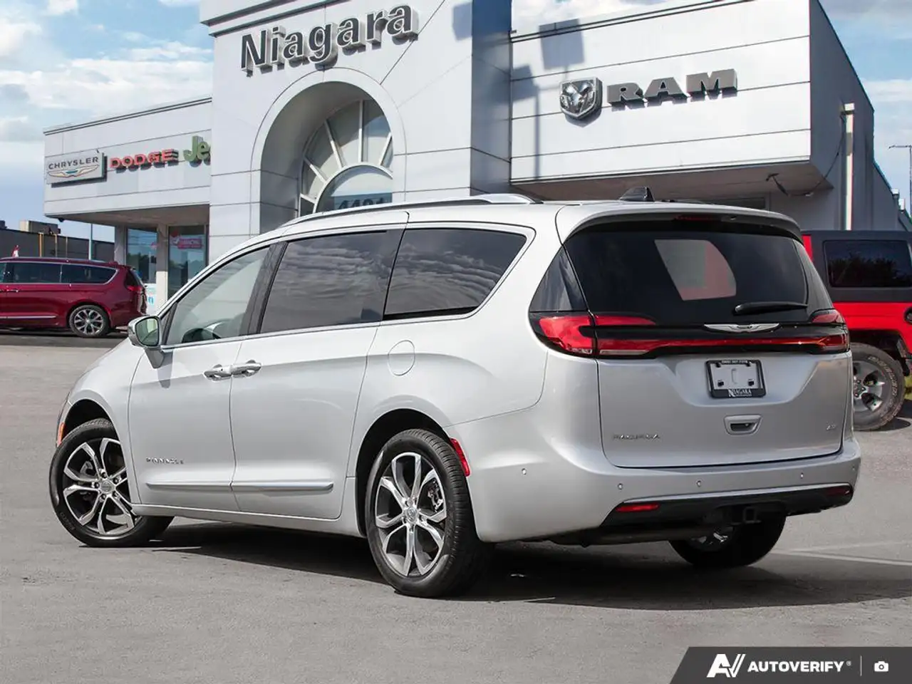 Chrysler Pacifica снимка Chrysler Pacifica