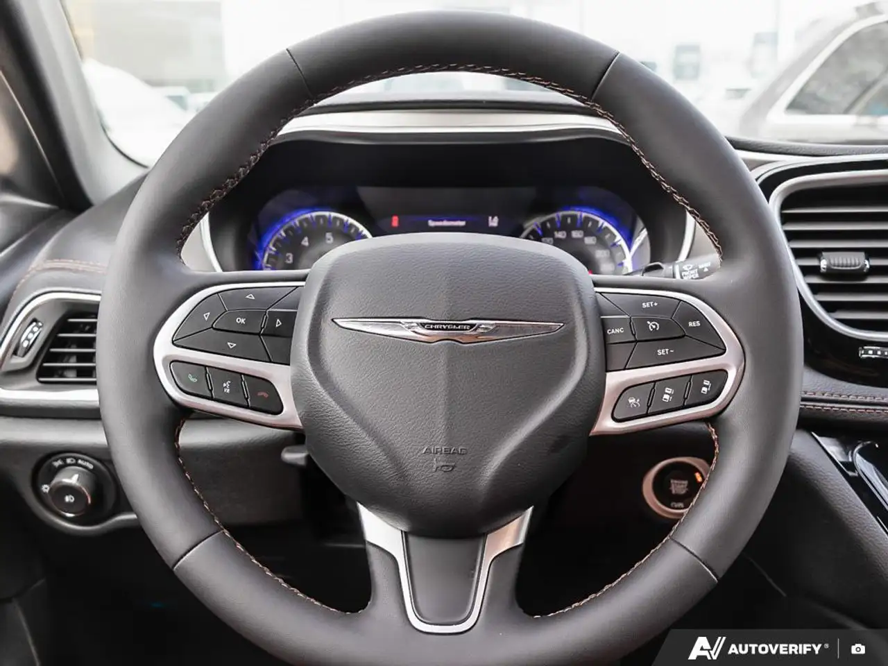 Chrysler Pacifica снимка Chrysler Pacifica