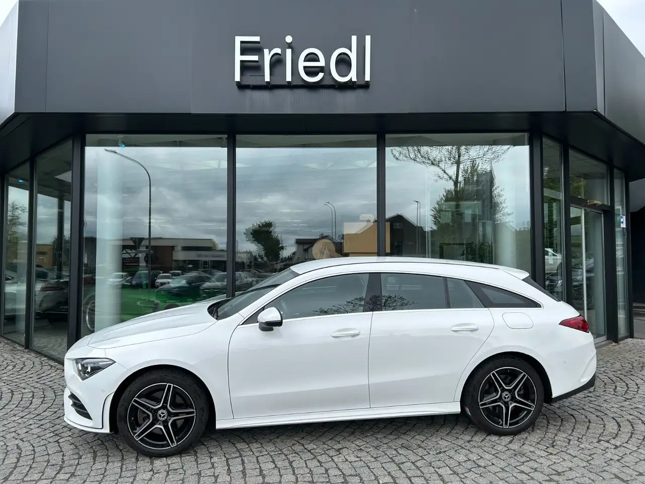 Mercedes-Benz Sonstige CLA 250e Shooting Brake AMG,AMBIENTE,LED,Easy, — photo 1 of 13