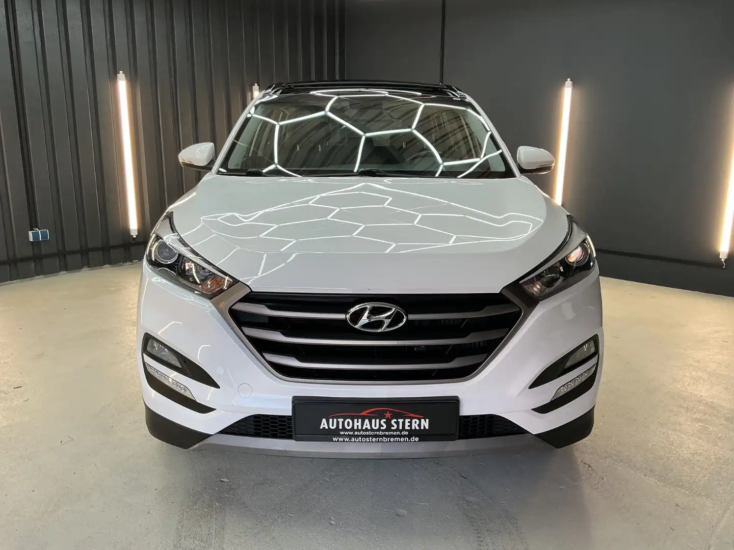 Hyundai TUCSON blue Trend 2WD * AHK * LED* Panorama-Dach Weiß - 2