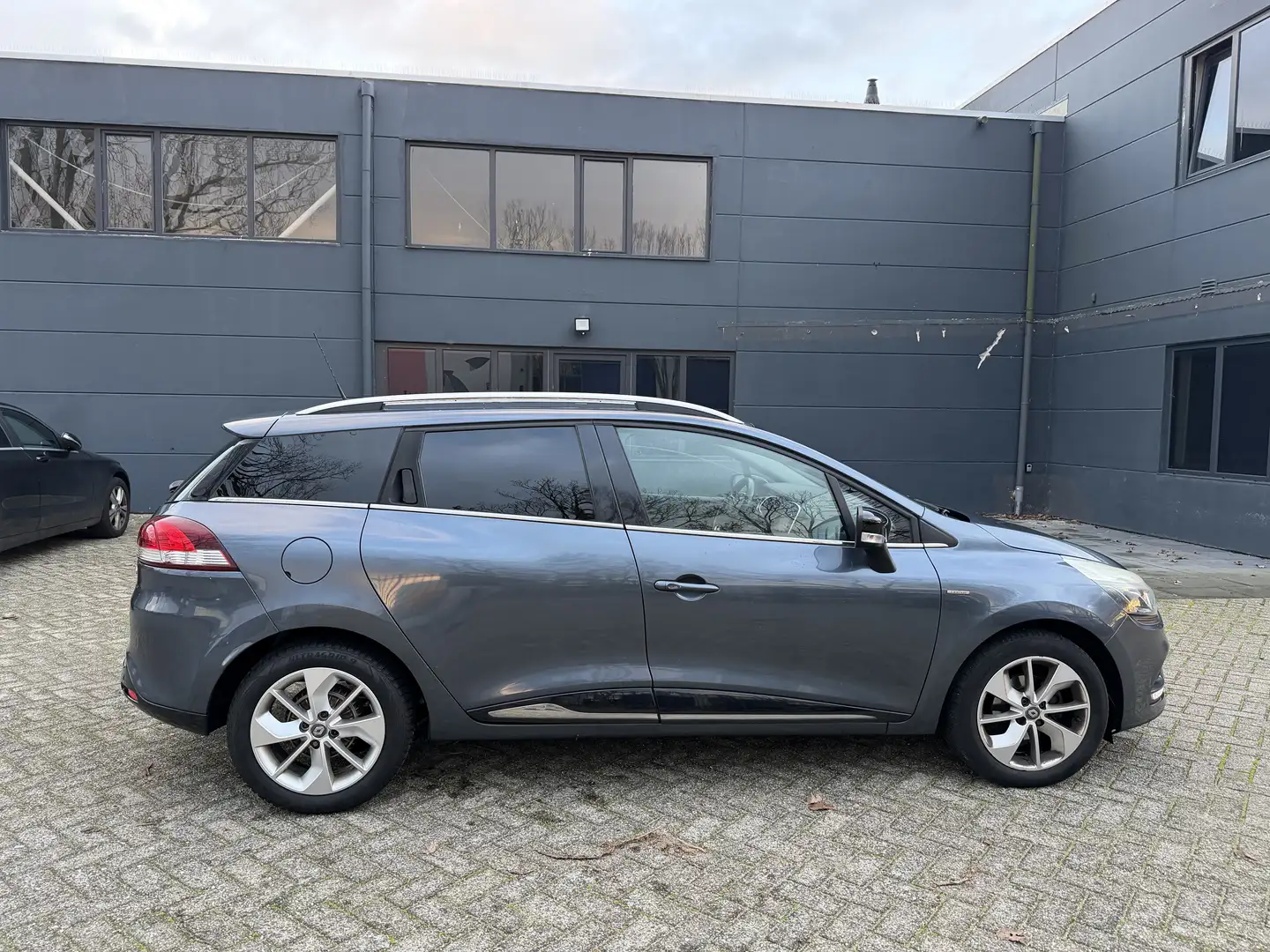 Renault Clio 0.9 TCe Limited 1ste eigenaar| Dealer onderh| APK| Grijs - 2