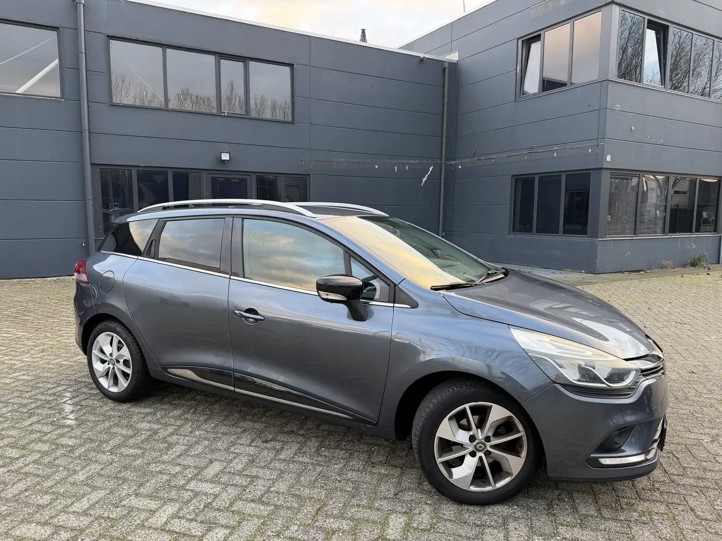 Renault Clio 0.9 TCe Limited 1ste eigenaar| Dealer onderh| APK| Grijs - 1