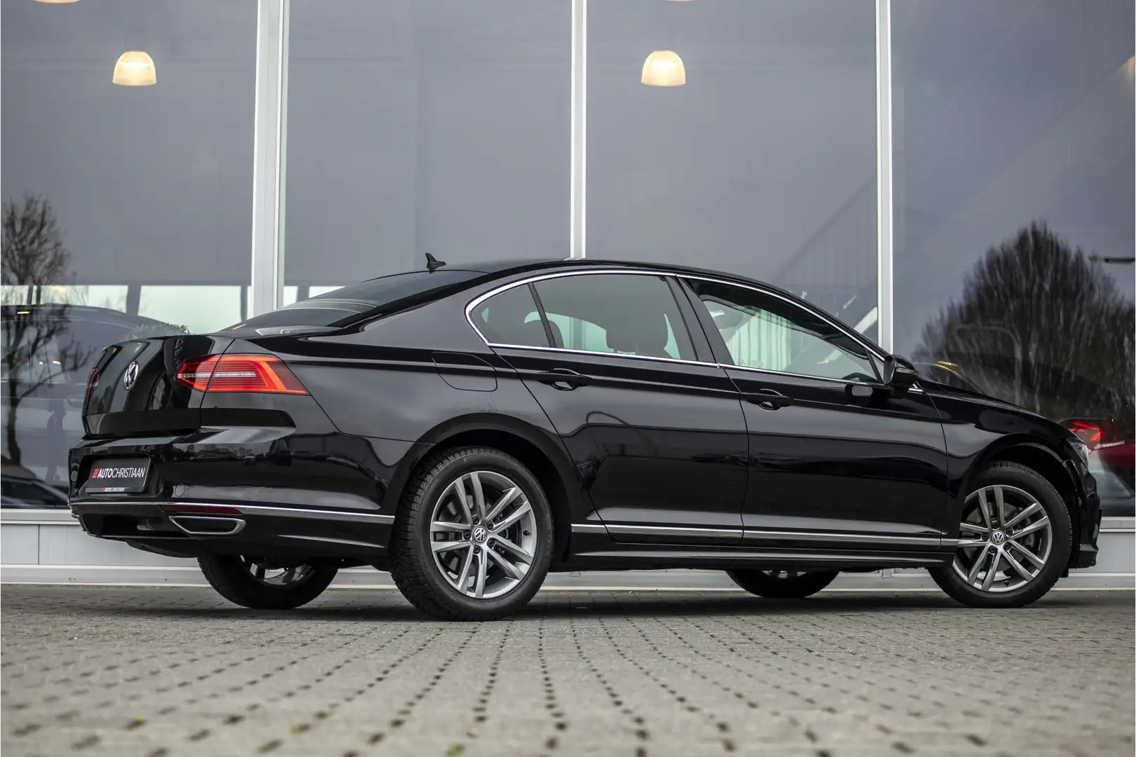 Volkswagen Passat 1.4 TSI Highline Business R | Automaat | Eerste ei Noir - 2