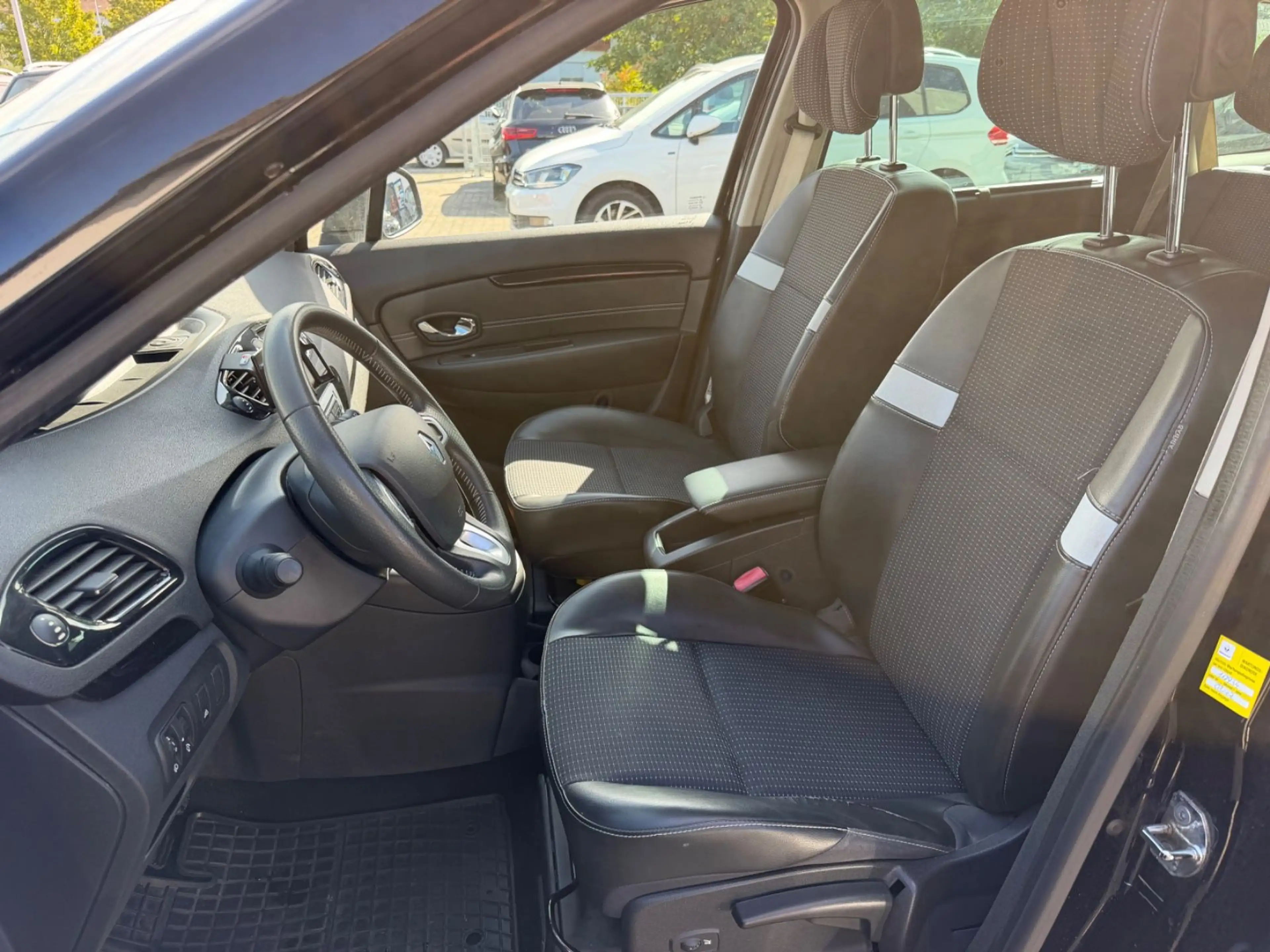 Renault Grand Scenic 1.5 dCi Bose Edition — photo 15