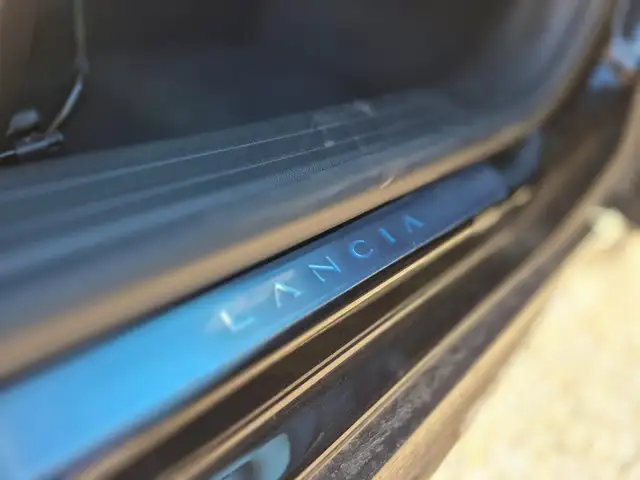 Lancia Ypsilon view 4