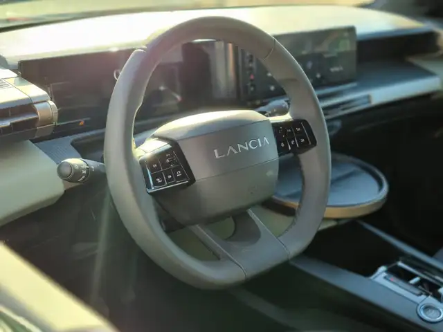 Lancia Ypsilon view 16