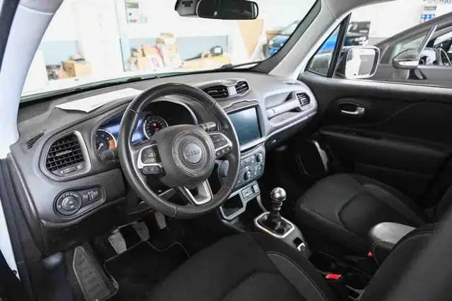 Jeep Renegade view 8
