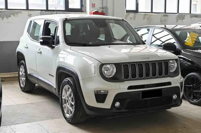 Jeep Renegade view 3