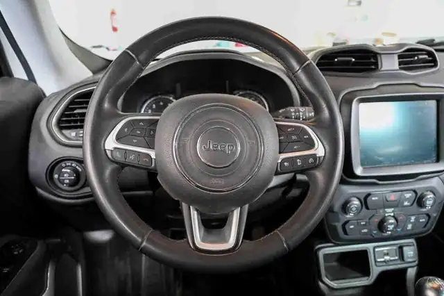Jeep Renegade view 12