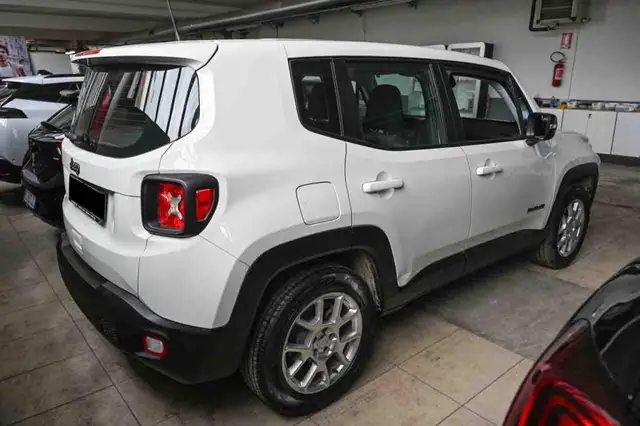 Jeep Renegade view 4