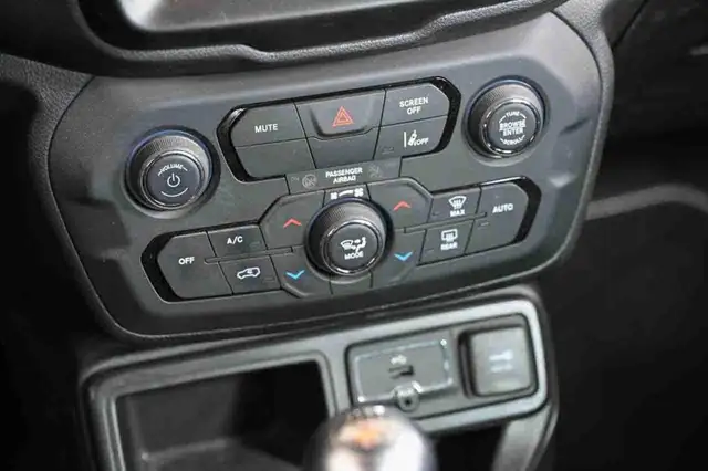 Jeep Renegade view 14
