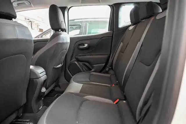 Jeep Renegade view 11