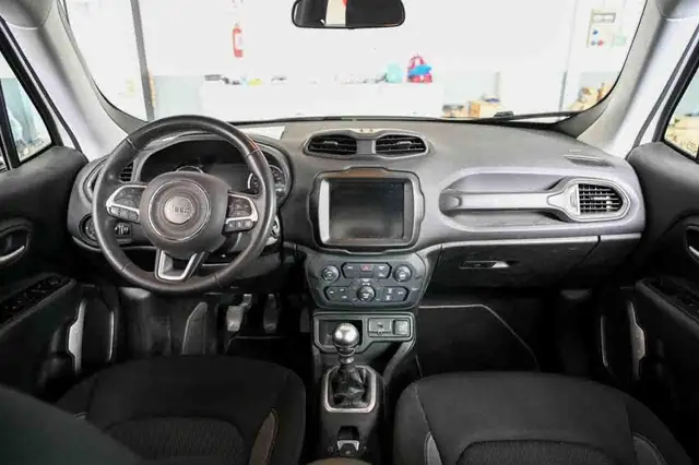 Jeep Renegade view 7