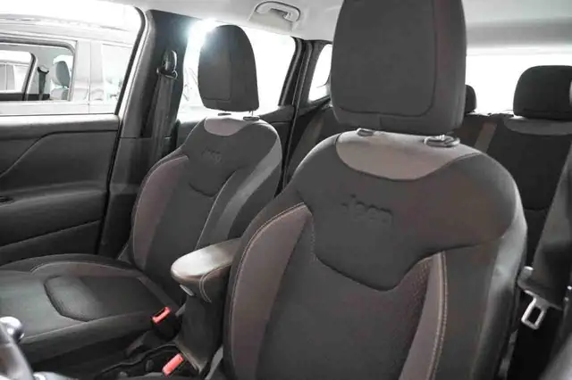 Jeep Renegade view 10