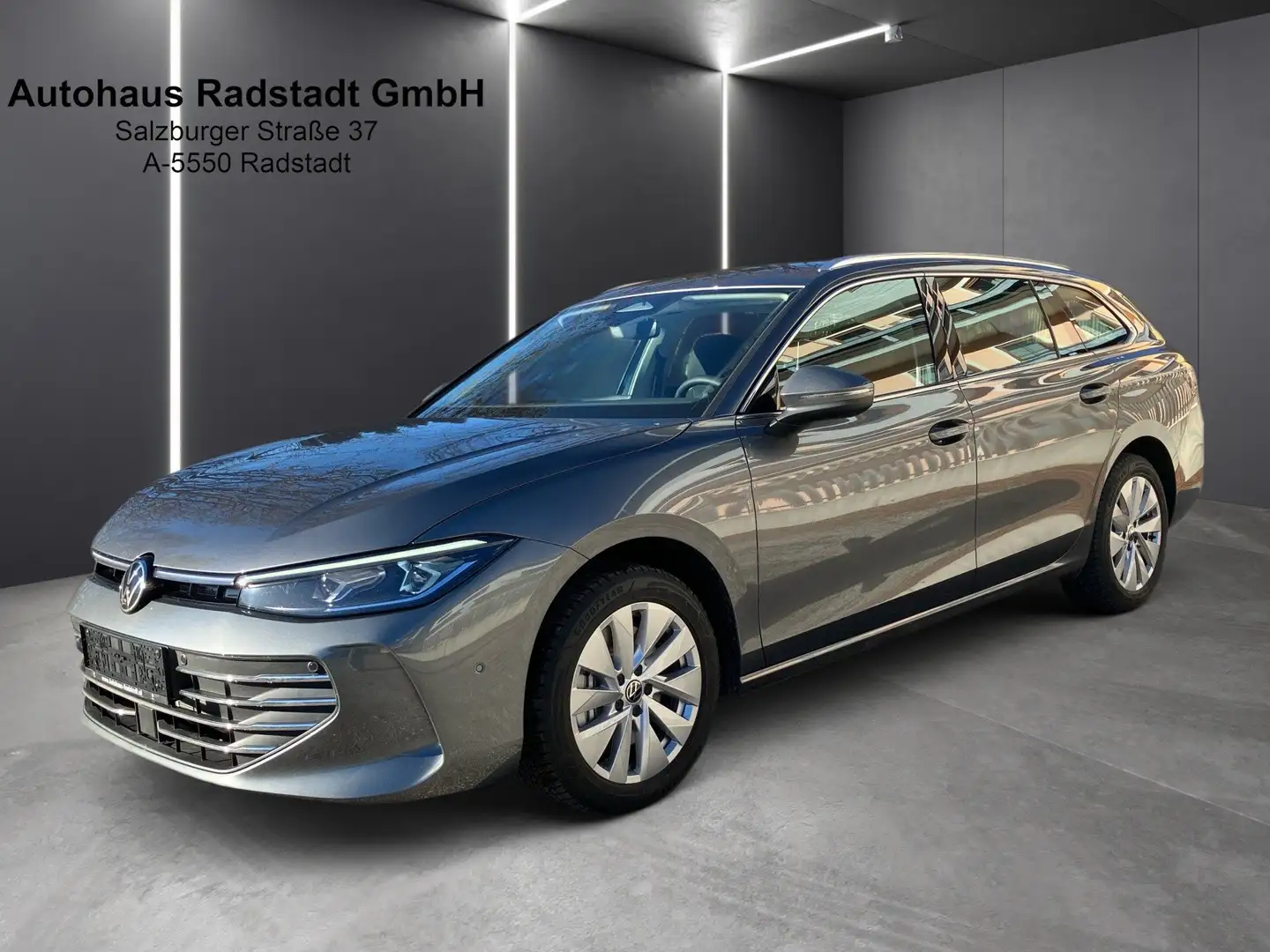 Volkswagen Passat Variant 1.5 eTSI 110 kW Grau - 1