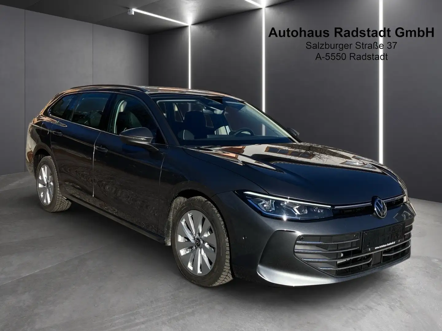 Volkswagen Passat Variant 1.5 eTSI 110 kW Grau - 2