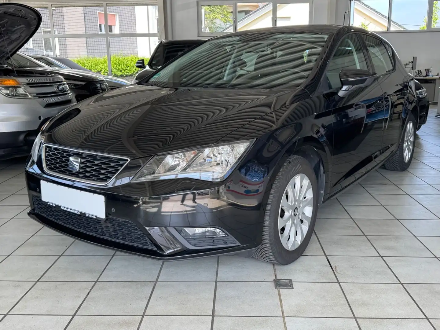SEAT Leon Style/NAVI/SHZ/PDC/BT/TEL/ALU Schwarz - 1