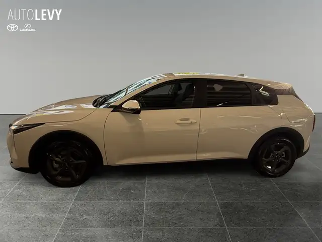 Kia K4 view 3