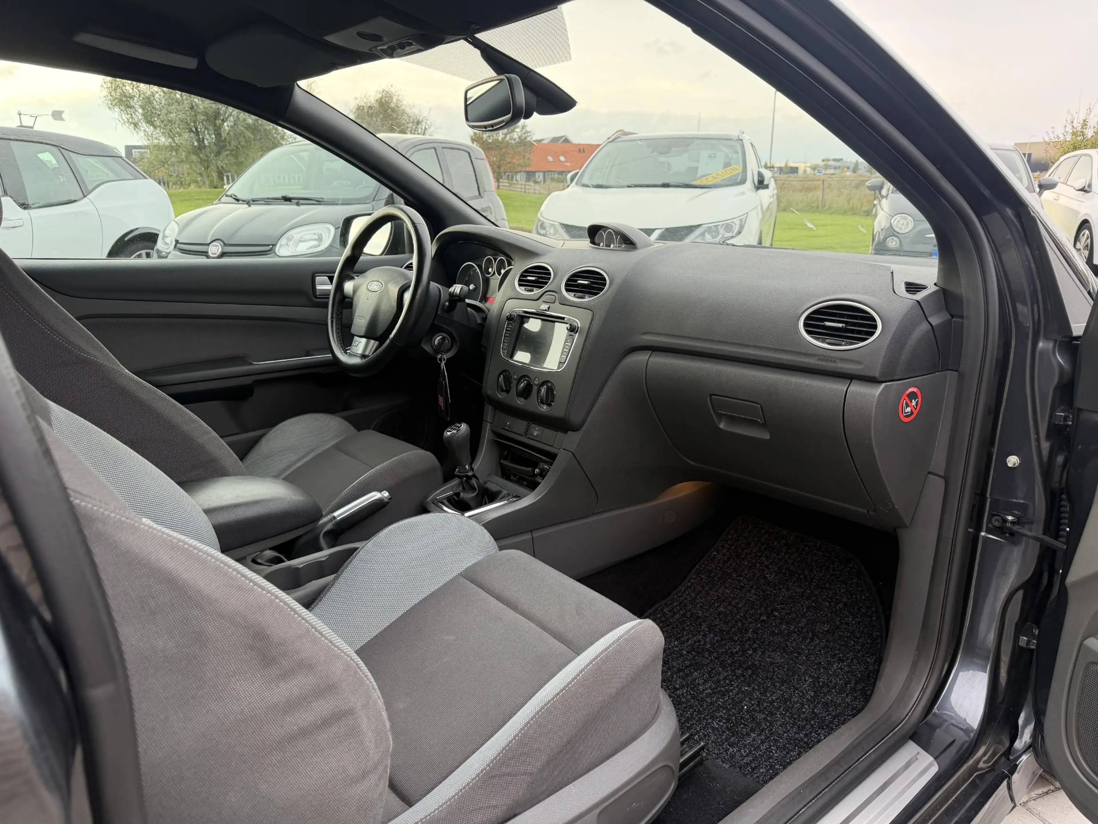 Ford Focus 2.5-20V ST — photo 8