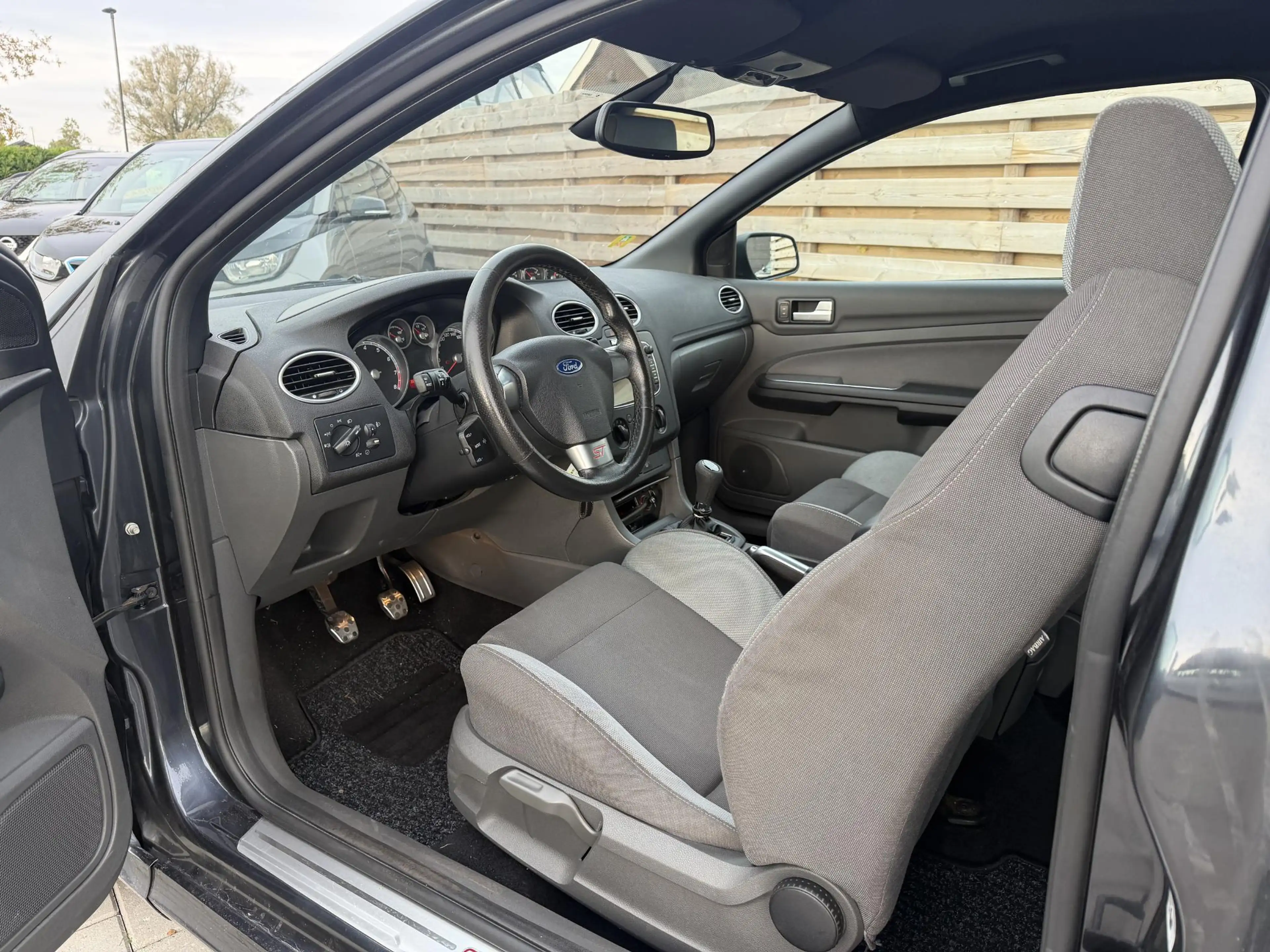Ford Focus 2.5-20V ST — photo 10