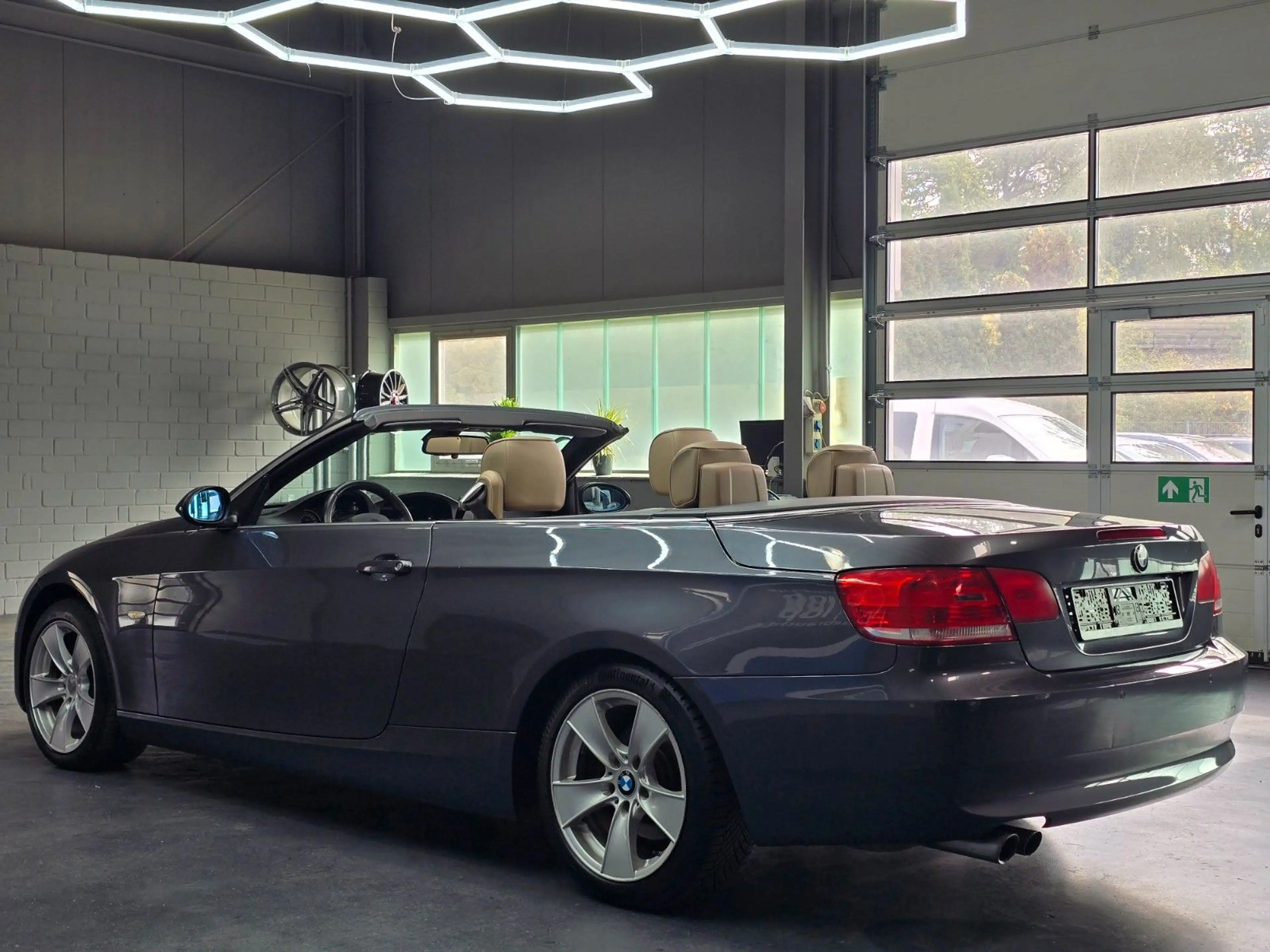 BMW 325 i Cabrio/Aut./Navi/Leder/Xenon/PDC/SitzHzg — photo 12