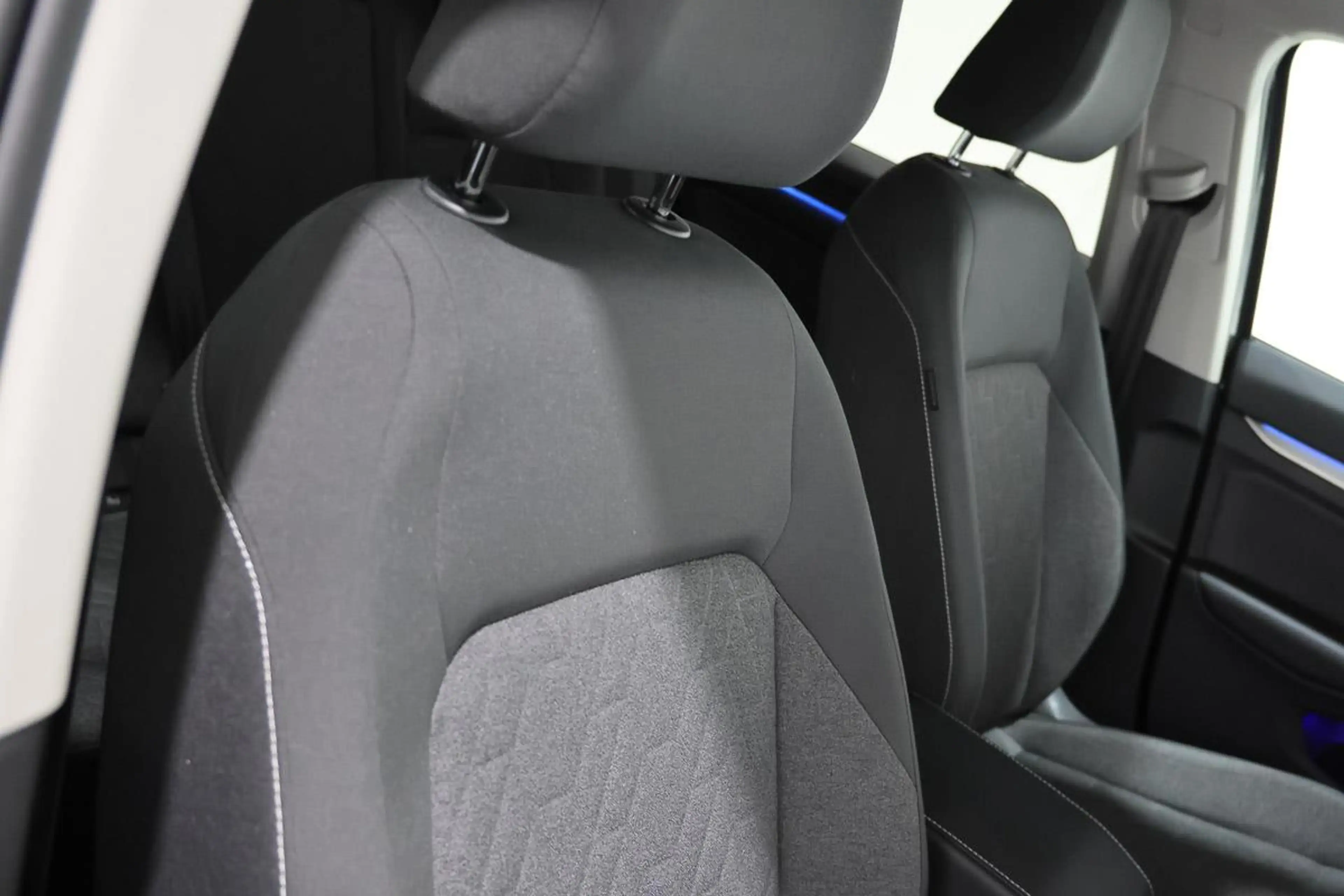 Volkswagen Golf 1.0 TSI 110 - MOVE LED - 16 - CARPLAY - RADAR — photo 11