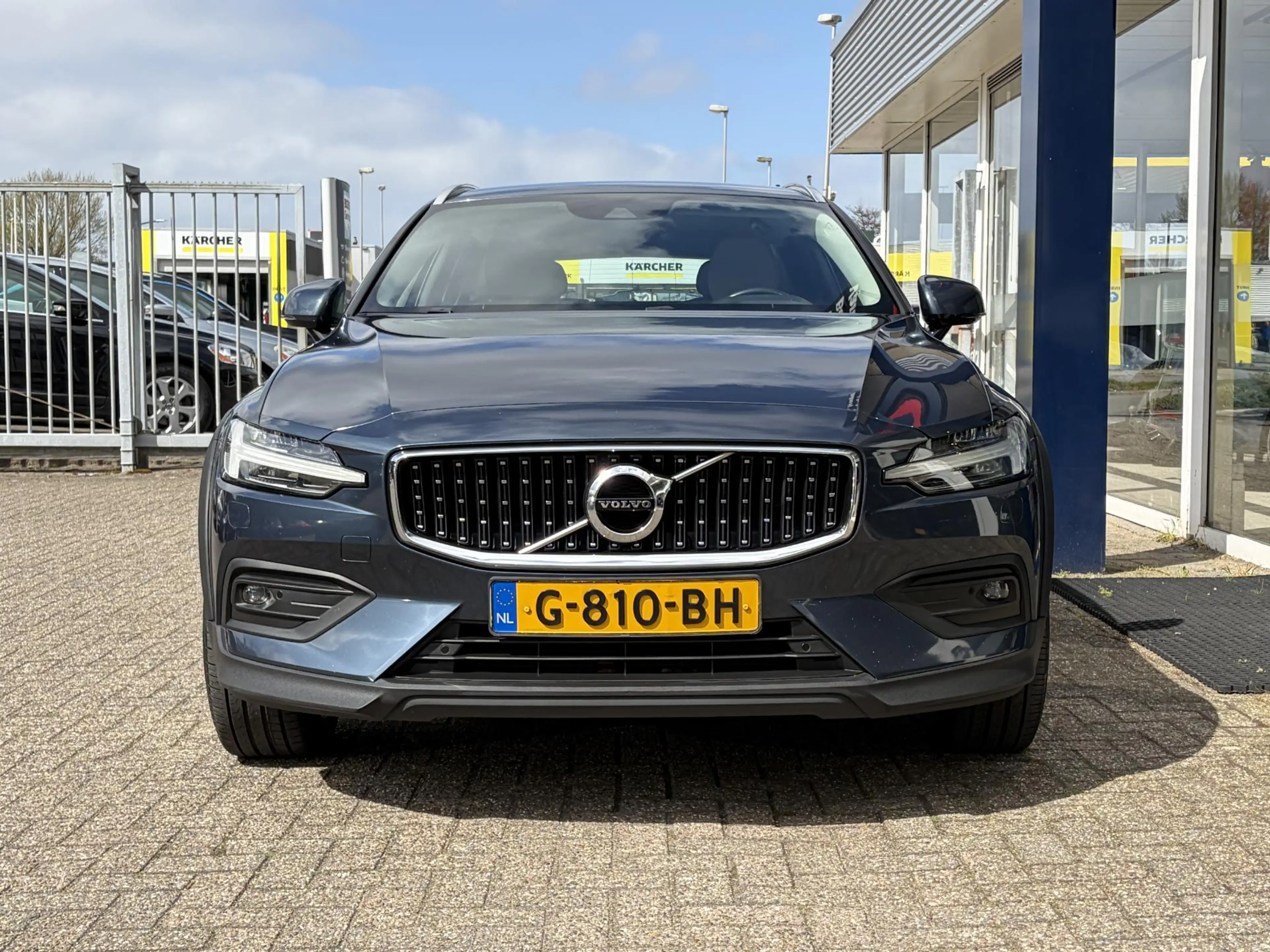 Volvo V60 Cross Country 2.0 D4 AWD Intro Edition / Polestar-Engineered / A — photo 5