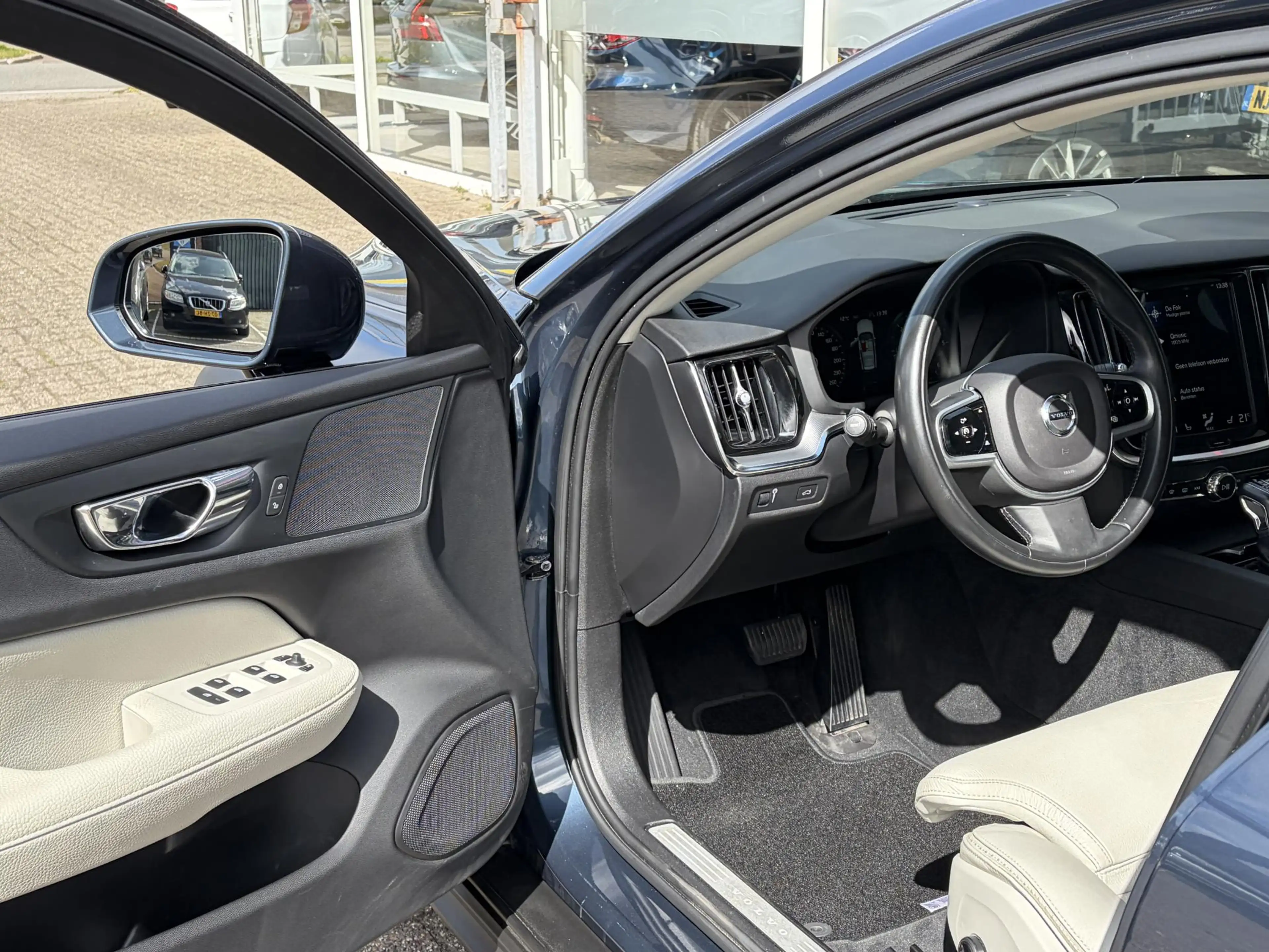 Volvo V60 Cross Country 2.0 D4 AWD Intro Edition / Polestar-Engineered / A — photo 15