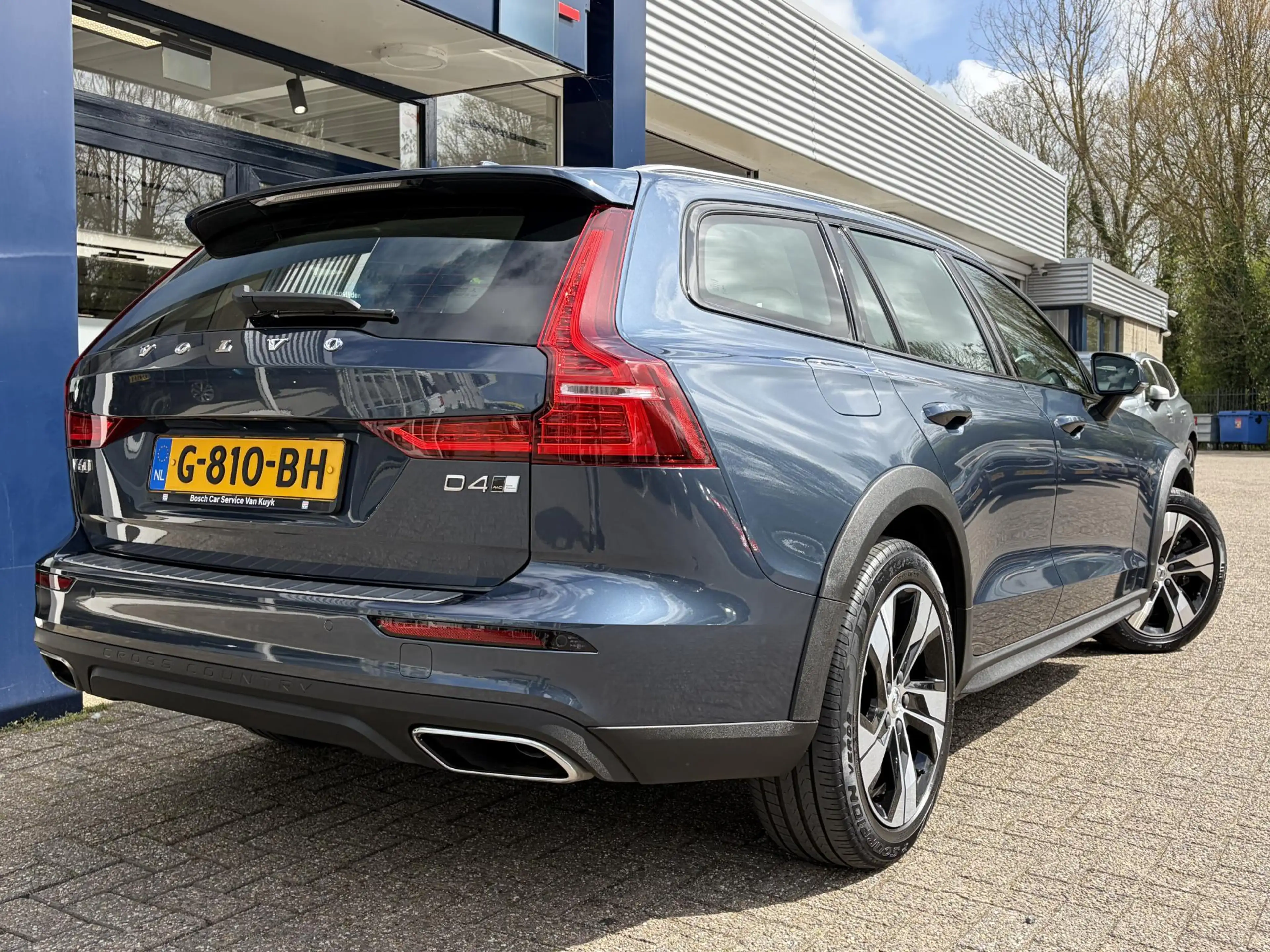 Volvo V60 Cross Country 2.0 D4 AWD Intro Edition / Polestar-Engineered / A — photo 13
