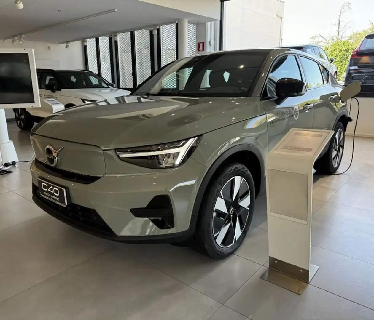 Volvo C40 Recharge Single Motor Extended Range RWD Plus - 1