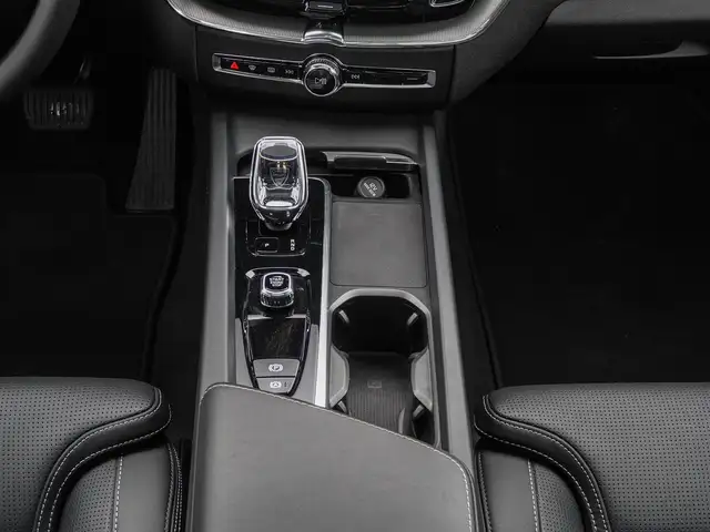 Volvo XC60 view 15