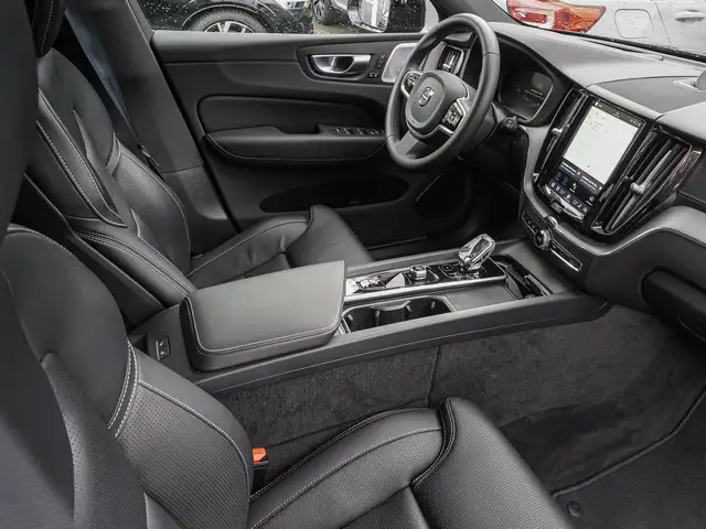 Volvo XC60 view 9