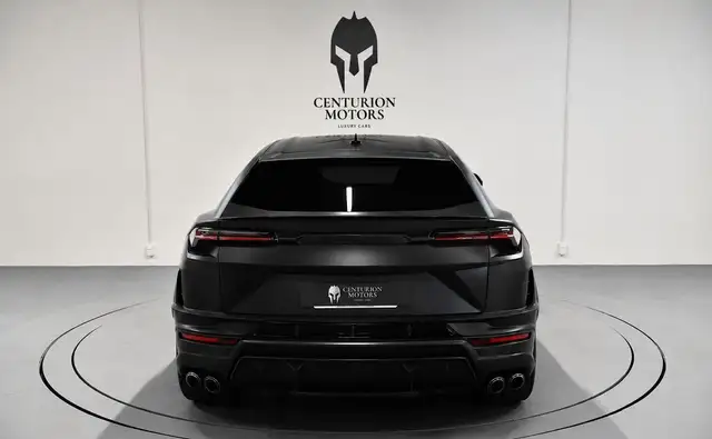 Lamborghini Urus view 5