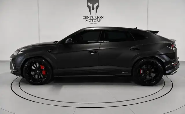Lamborghini Urus view 6