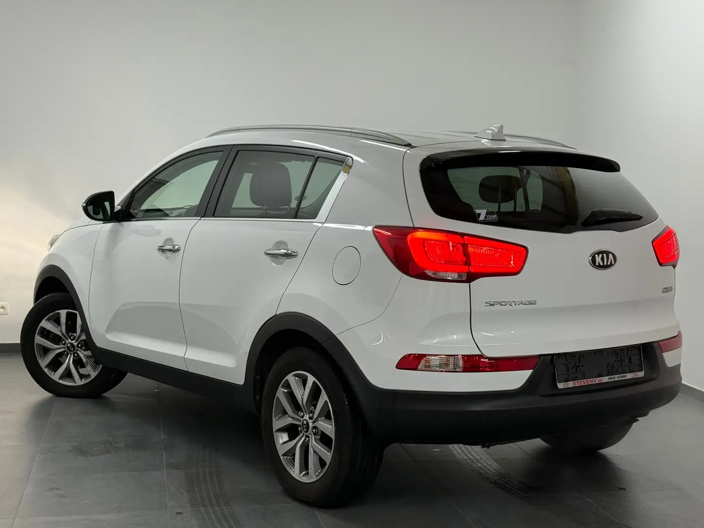 Kia Sportage 1.6i 2WD World Edition 1erMain - Carnet Blanco - 2