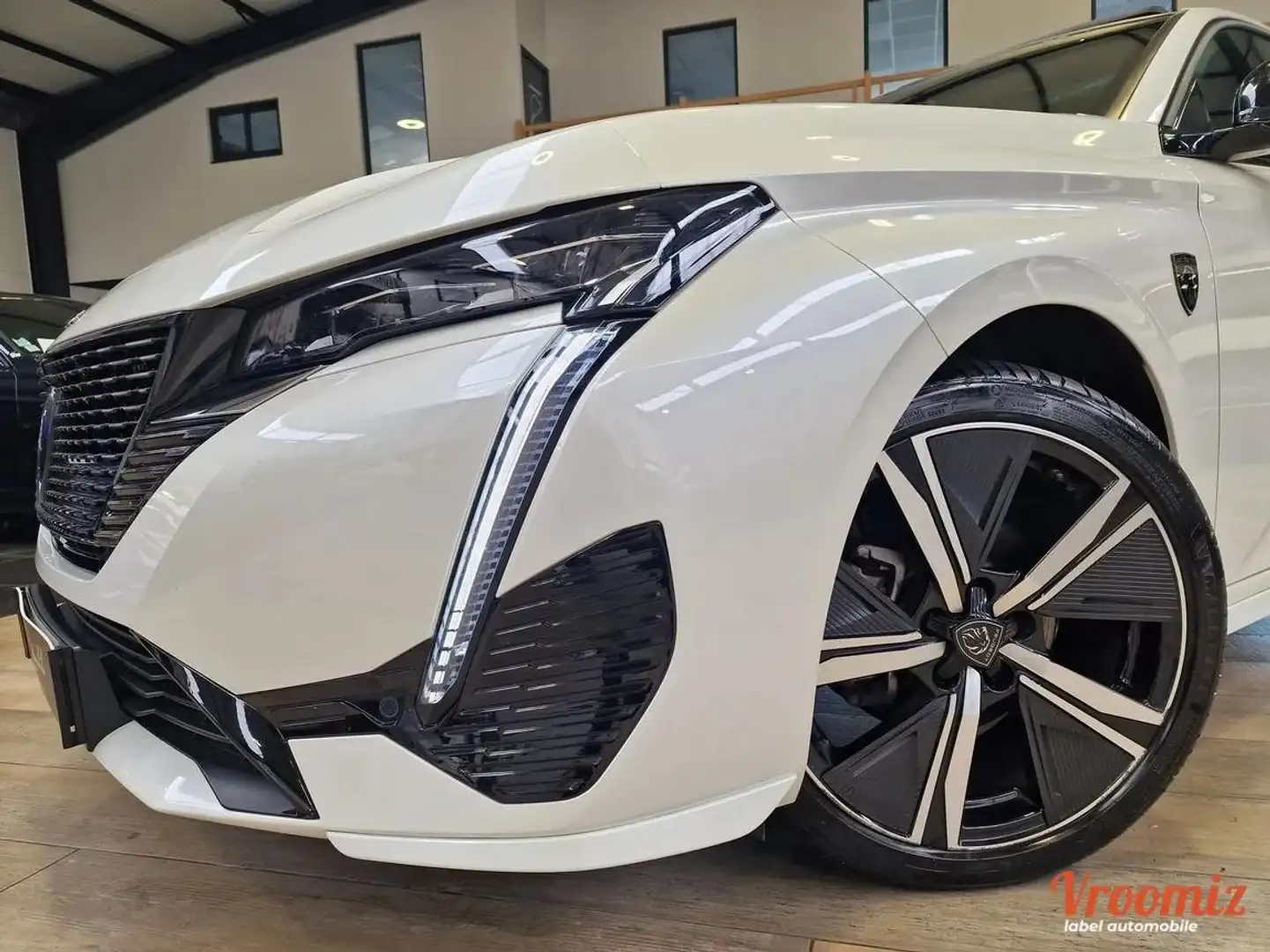 Peugeot 308 III GT EAT8 1.2 puretech 130 ch /CAM 360/TOIT PANO/ATTELAGE /CARPLAY/ Noir - 2