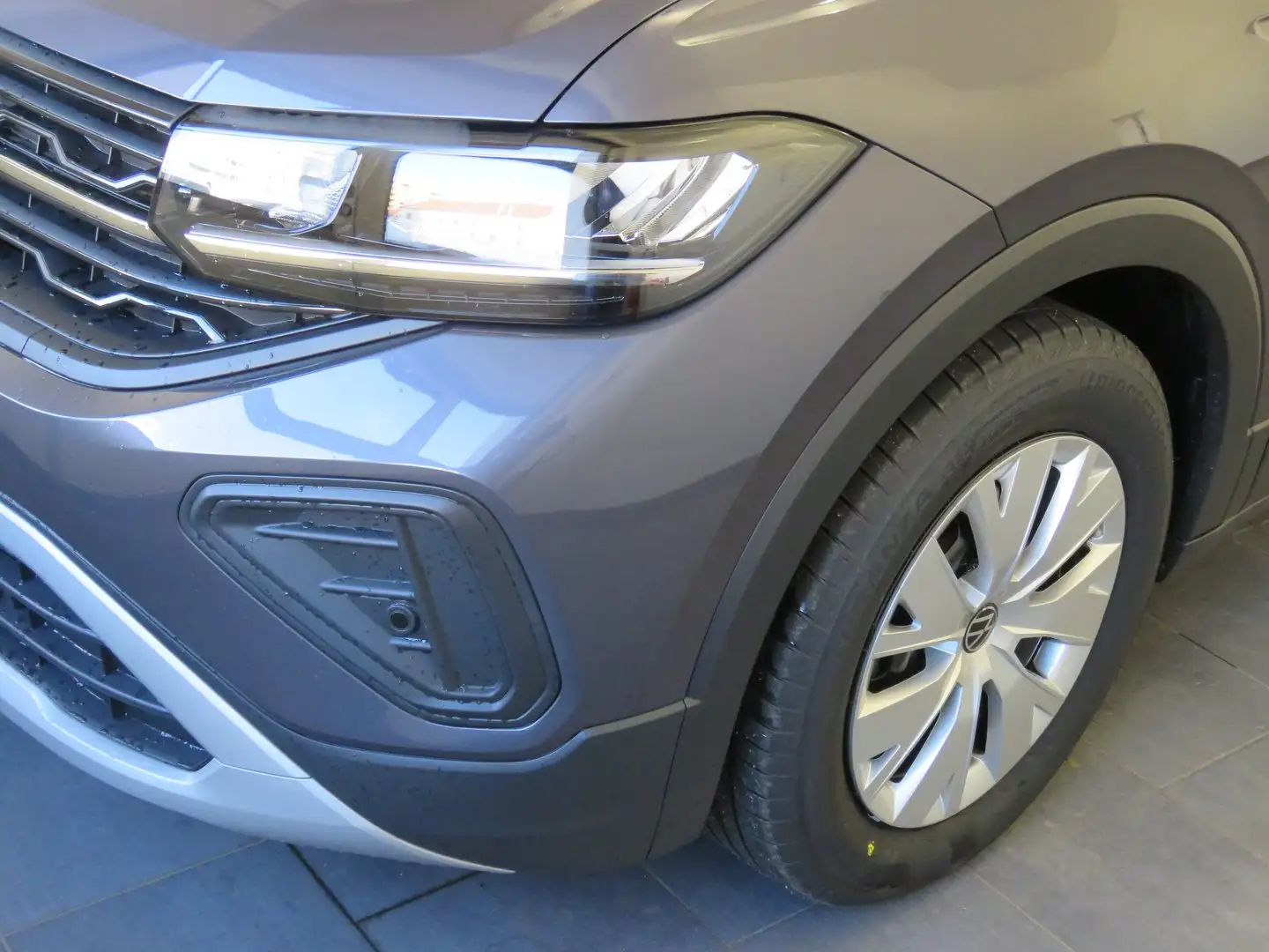 Volkswagen T-Cross 4Me TSI Grau - 2