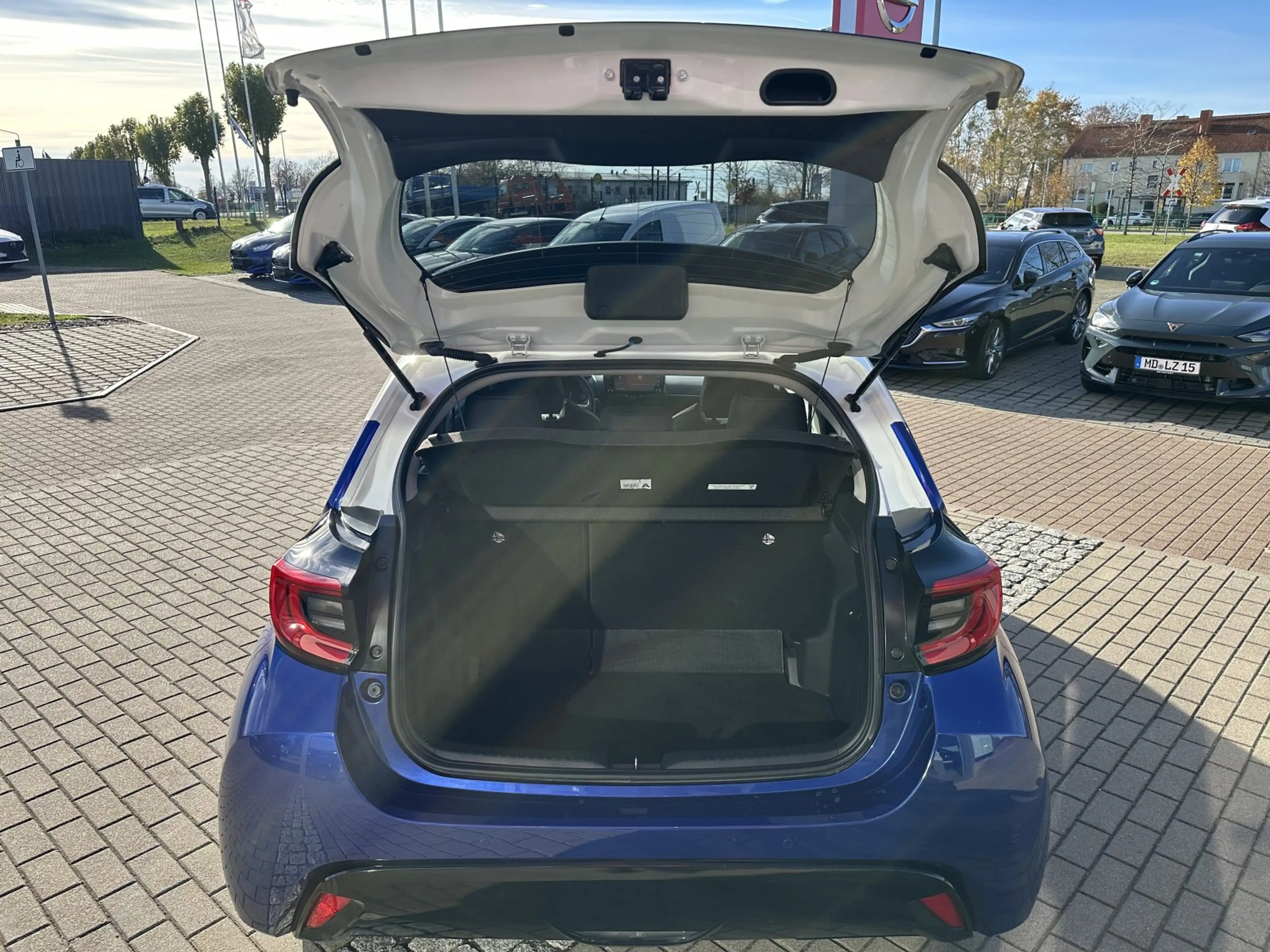 Mazda 2 Hybrid 1,5 CVT AL SELECT/PANO/2 FARBIG — photo 12
