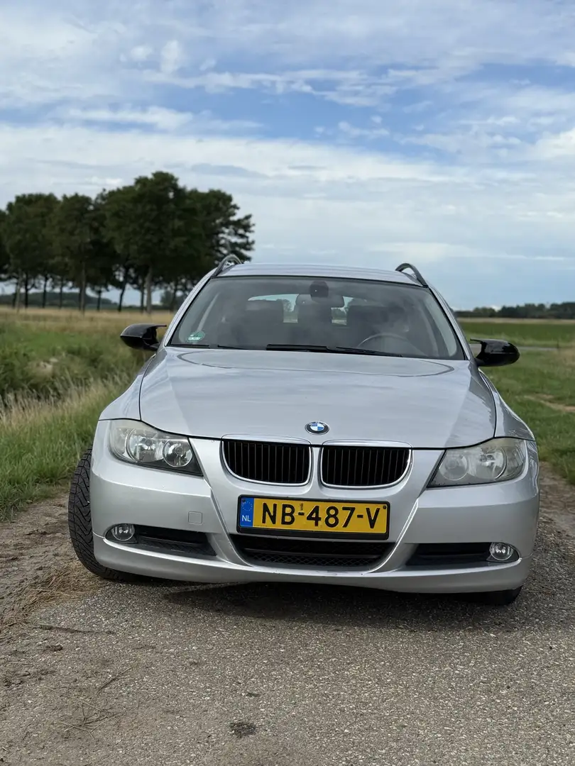 BMW 318 318i Touring - 1