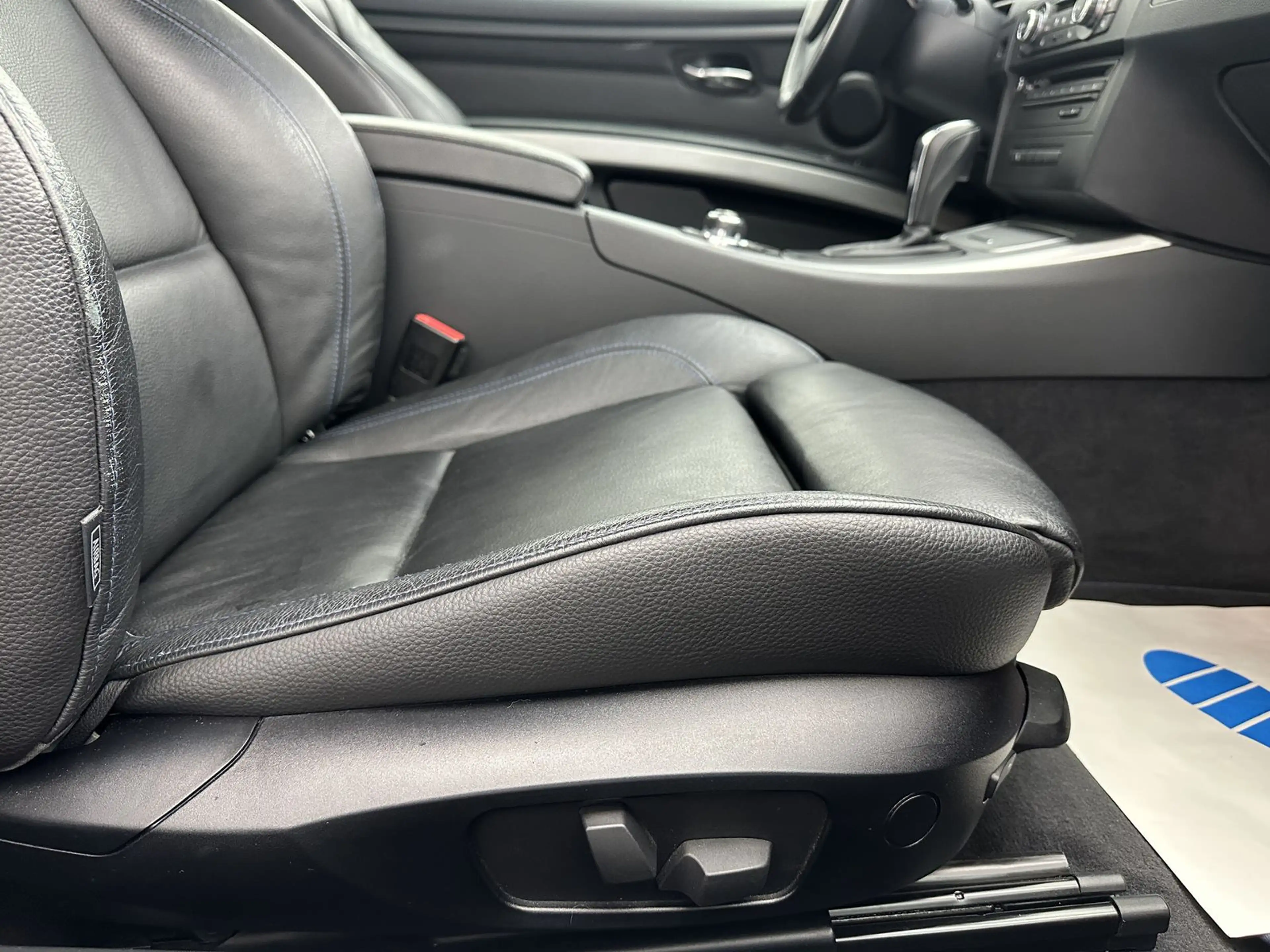 BMW 325 i M Sport "NAVI-LEDER-SITZH-PDC-MULTI-TEMPO" — photo 9