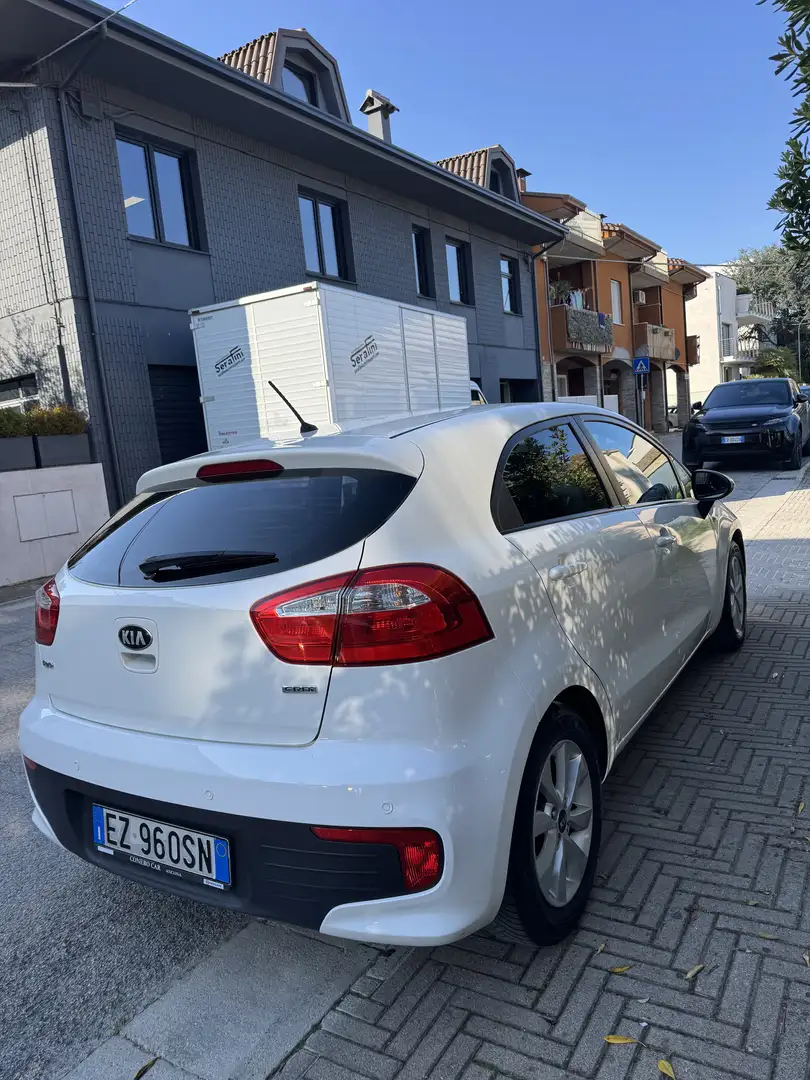 Kia Rio 5p 1.1 crdi Cool E6 - 2