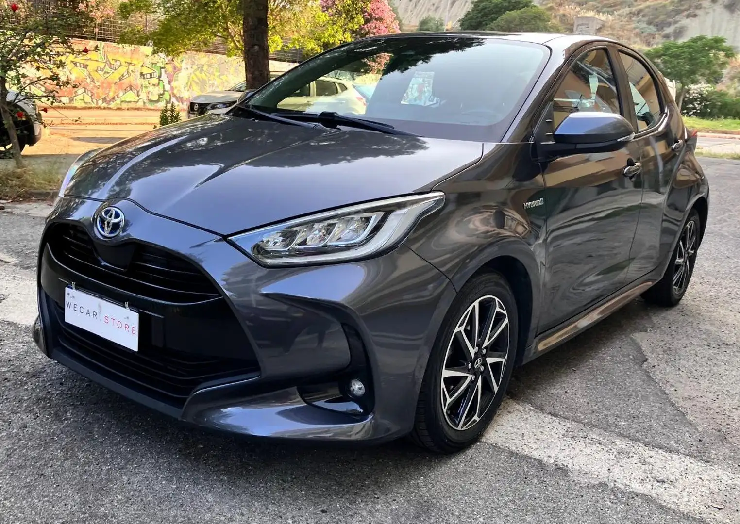 Toyota Yaris Yaris 1.5h Trend Gris - 1