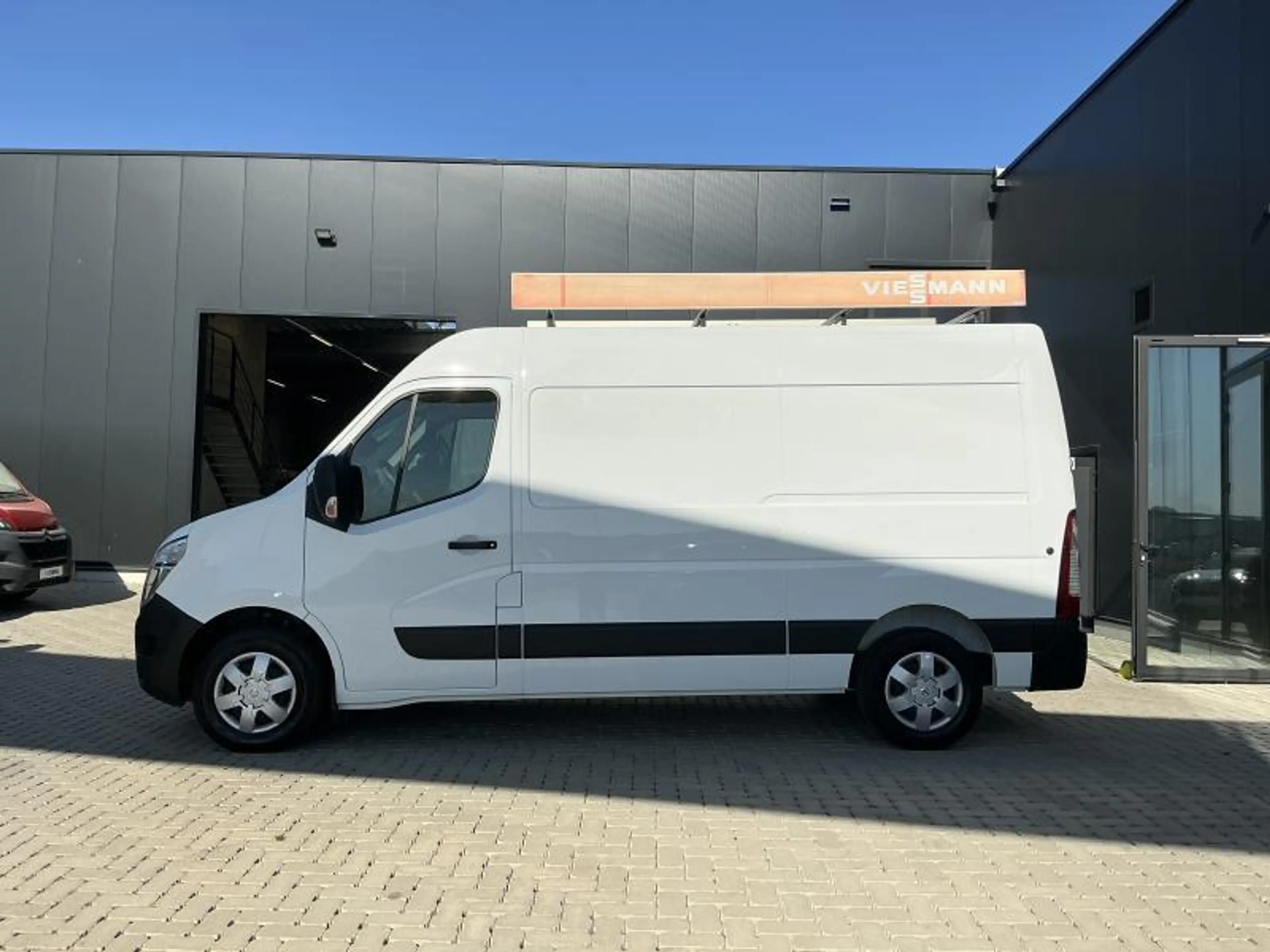 Nissan Interstar L2H2 — photo 8
