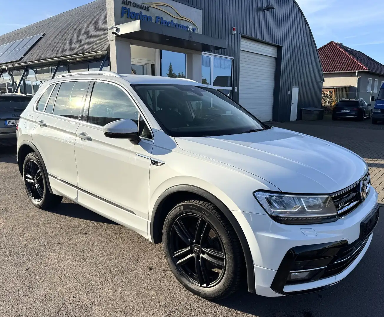 Volkswagen Tiguan Highline BMT 4Motion R-Line Weiß - 1