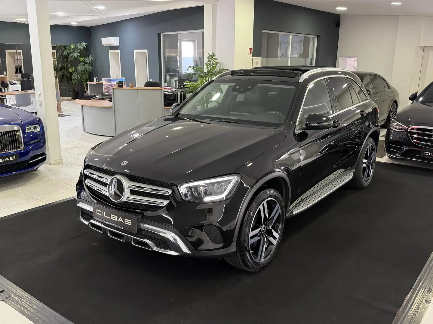 Mercedes-Benz GLC 300 de 4M *AMG-INT.*PANO*DIGITAL T*AMBI*KAM* Schwarz - 1